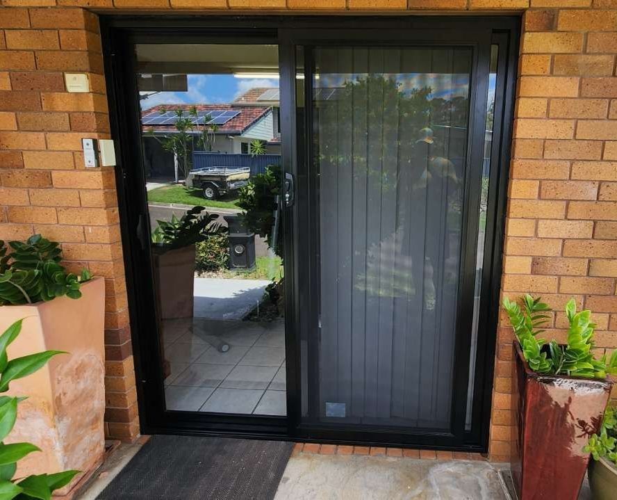 sliding-door-screen-repair-toowoomba-black-frame